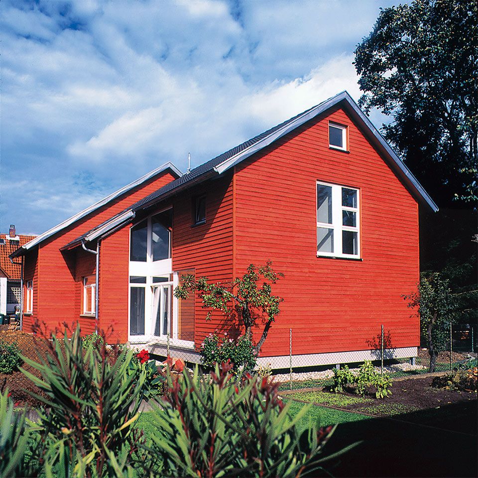 Holzhaus anstreichen
